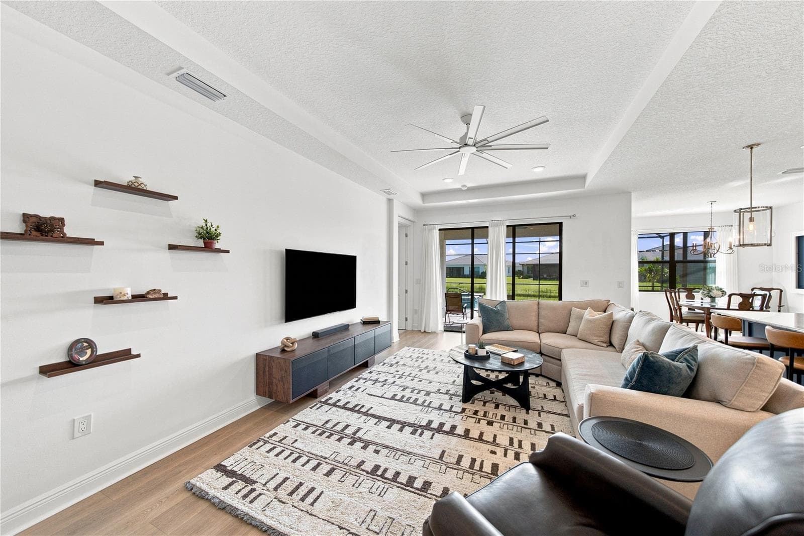Living room - 4952 FAIRHOPE CIR, LAKEWOOD RANCH