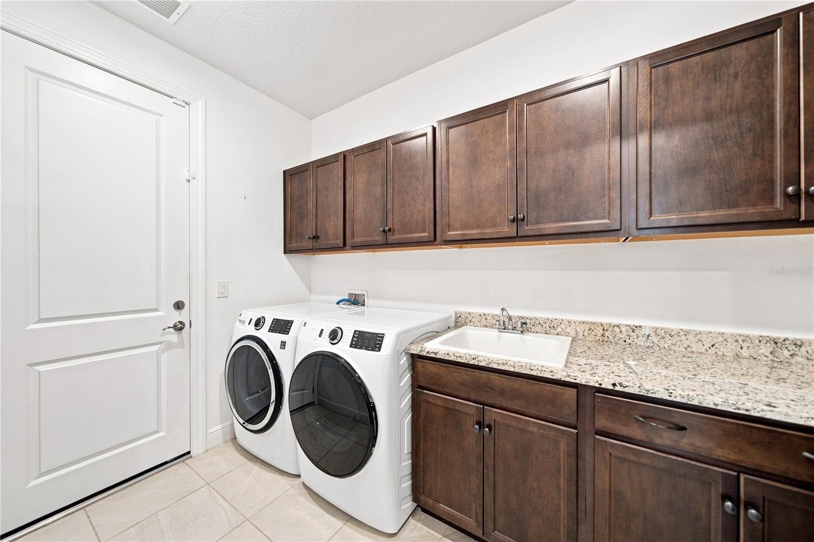 Laundry room - 4952 FAIRHOPE CIR, LAKEWOOD RANCH