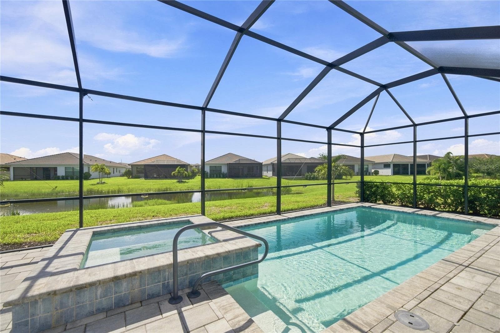 Single Family Residence at 4952 FAIRHOPE CIR, LAKEWOOD RANCH, photo 32 of 77