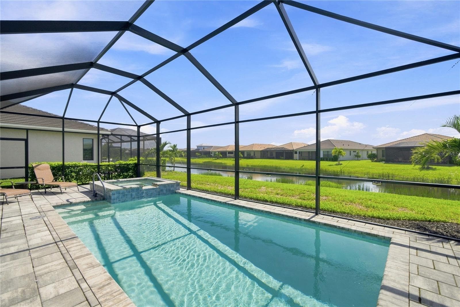 Single Family Residence at 4952 FAIRHOPE CIR, LAKEWOOD RANCH, photo 34 of 77