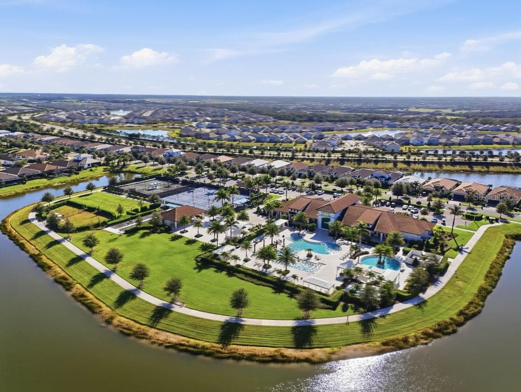 Single Family Residence at 4952 FAIRHOPE CIR, LAKEWOOD RANCH, photo 74 of 77
