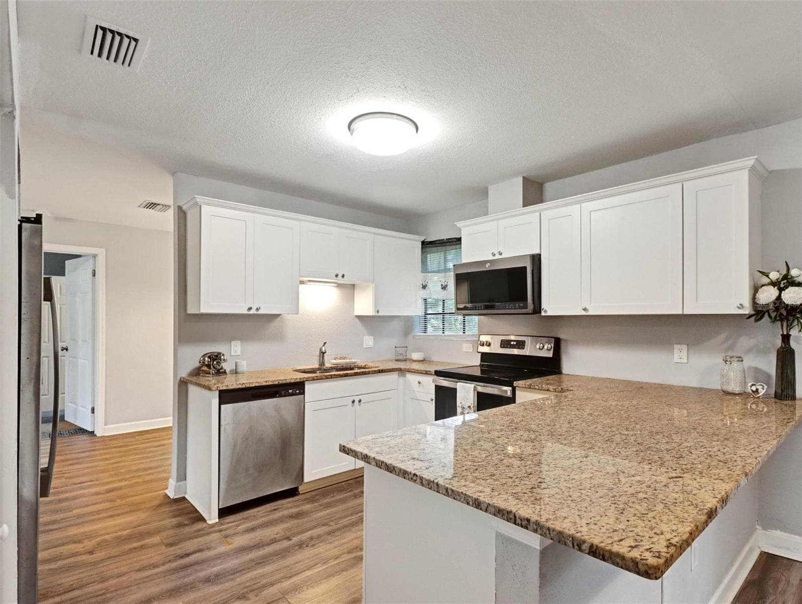 Granite Countertops, Stainless Steel Appliances and Lots of Cabinet Storage - 1612 E NORTH BAY ST, TAMPA