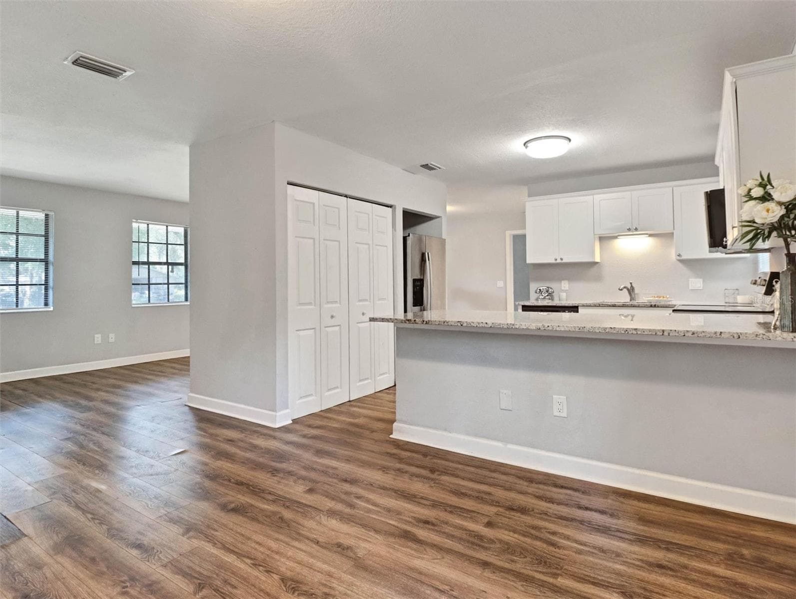 Eat-In Kitchen with Bar Top Seating - 1612 E NORTH BAY ST, TAMPA