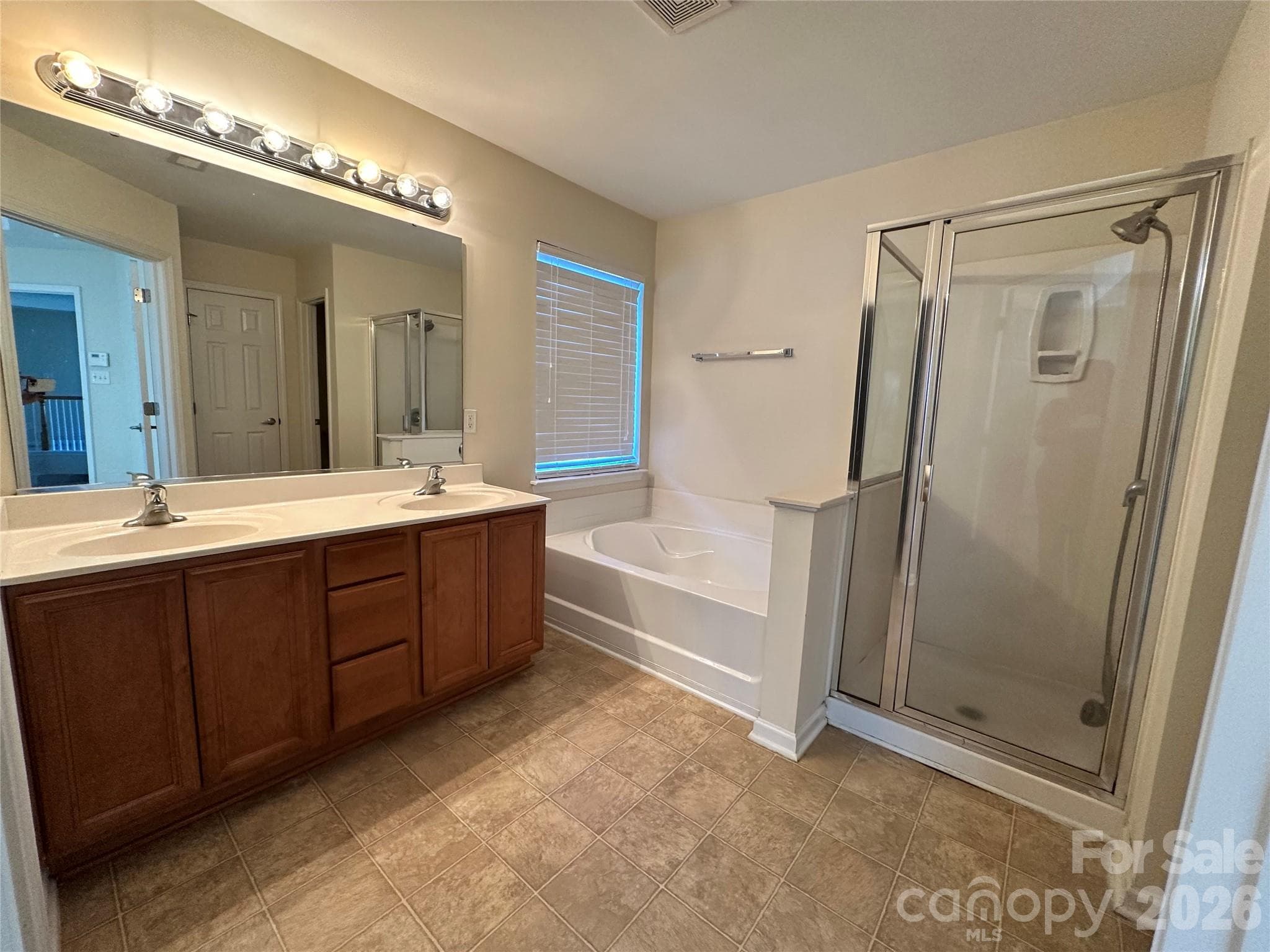 Single Family Residence at 6629 Pattonsburg Drive, Charlotte, photo 8 of 12