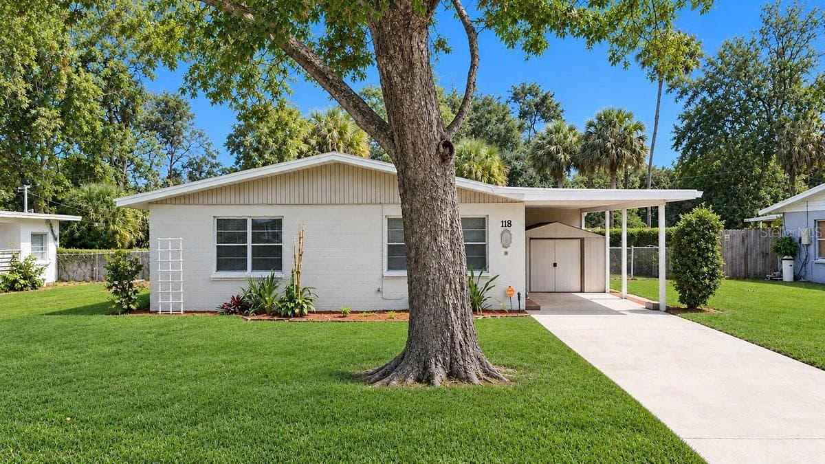 118 PALM DR