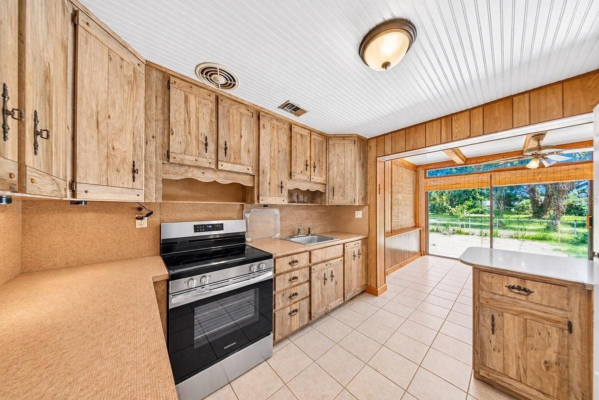 Single Family Residence at 118 PALM DR, DAYTONA BEACH, photo 7 of 27