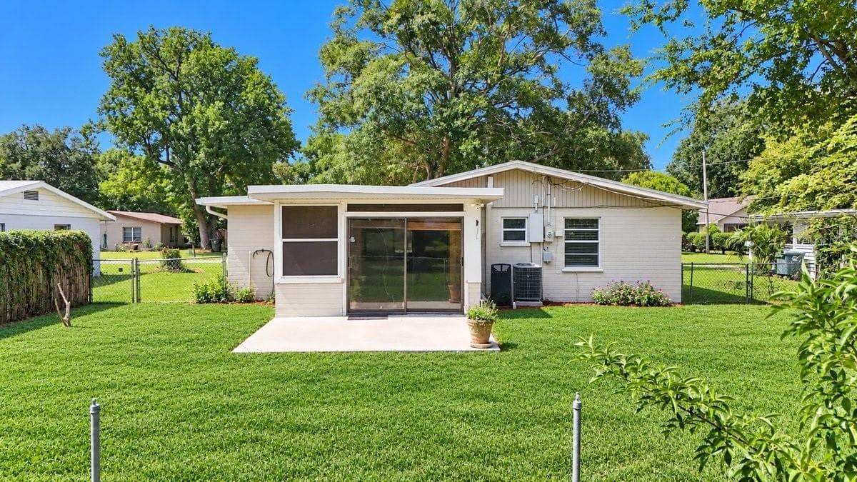 Single Family Residence at 118 PALM DR, DAYTONA BEACH, photo 24 of 27