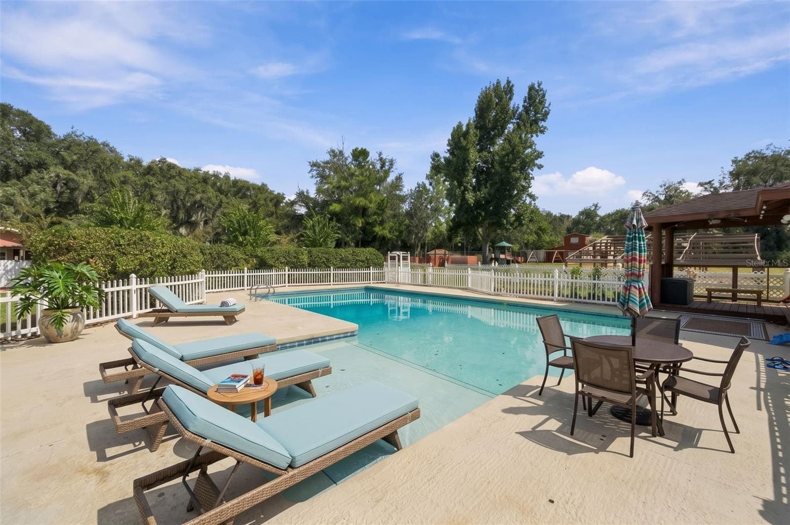 Single Family Residence at 115 HICKORY CREEK DR, BRANDON, photo 2 of 98