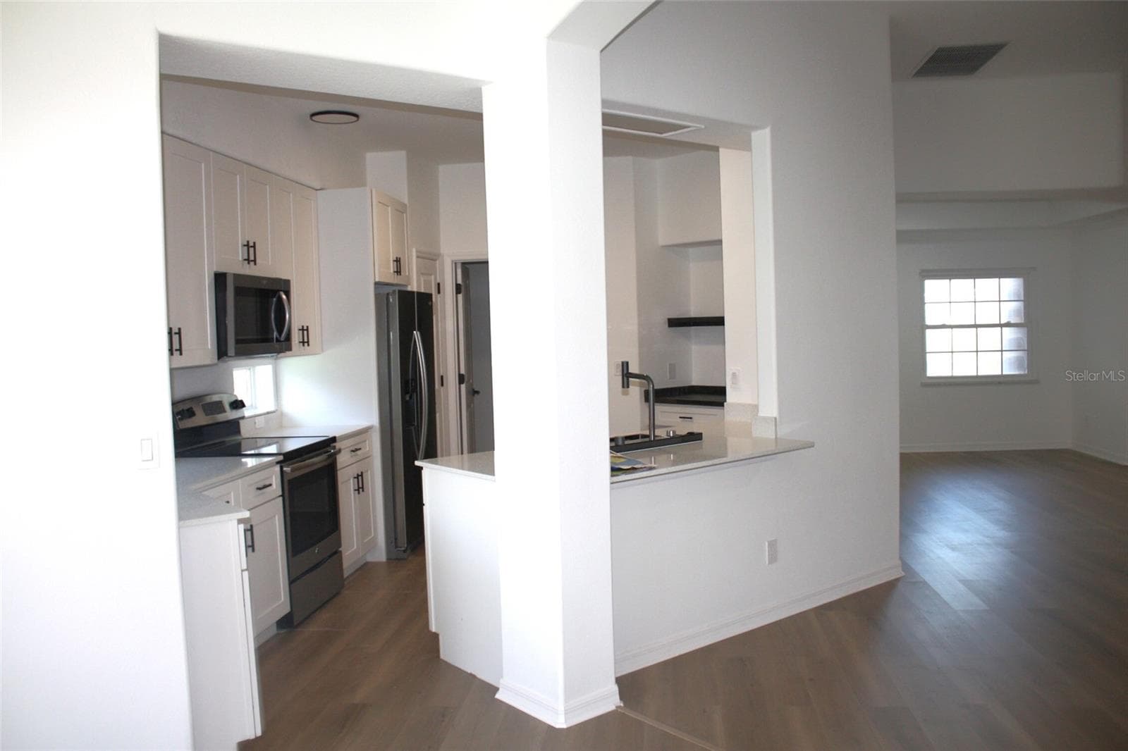 Single Family Residence at 21516 CASTLE VIEW CT, LEESBURG, photo 14 of 45