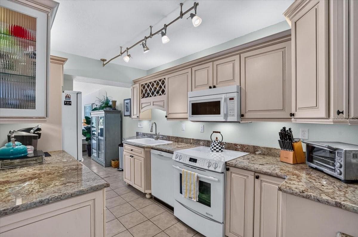 Condominium at 5200 GULF DR #107, HOLMES BEACH, photo 16 of 46