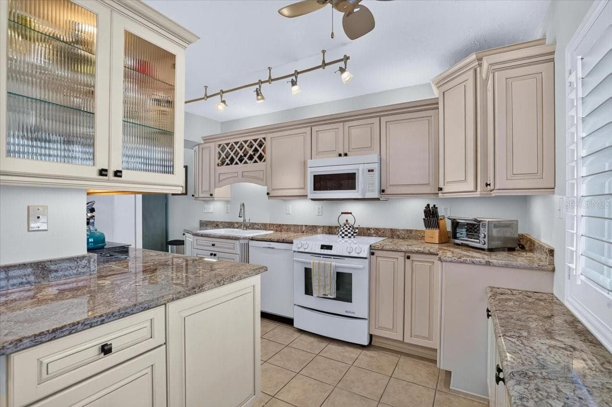 Condominium at 5200 GULF DR #107, HOLMES BEACH, photo 17 of 46