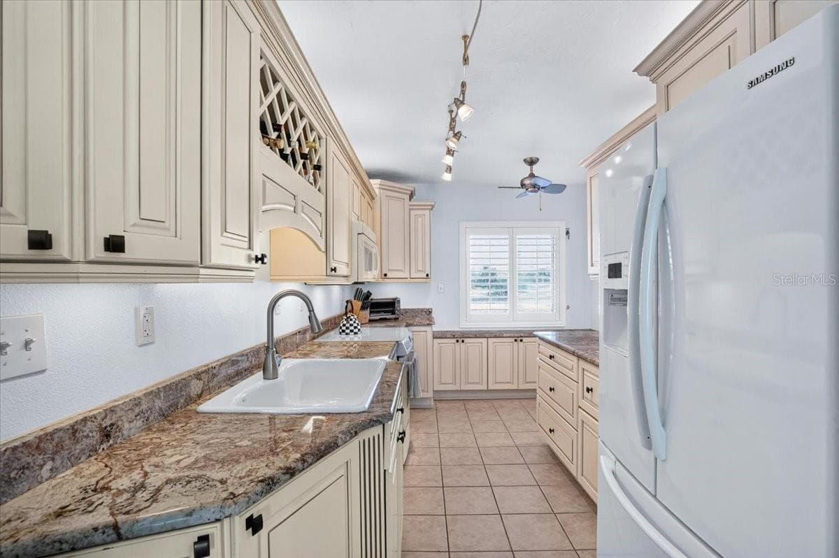 Condominium at 5200 GULF DR #107, HOLMES BEACH, photo 19 of 46