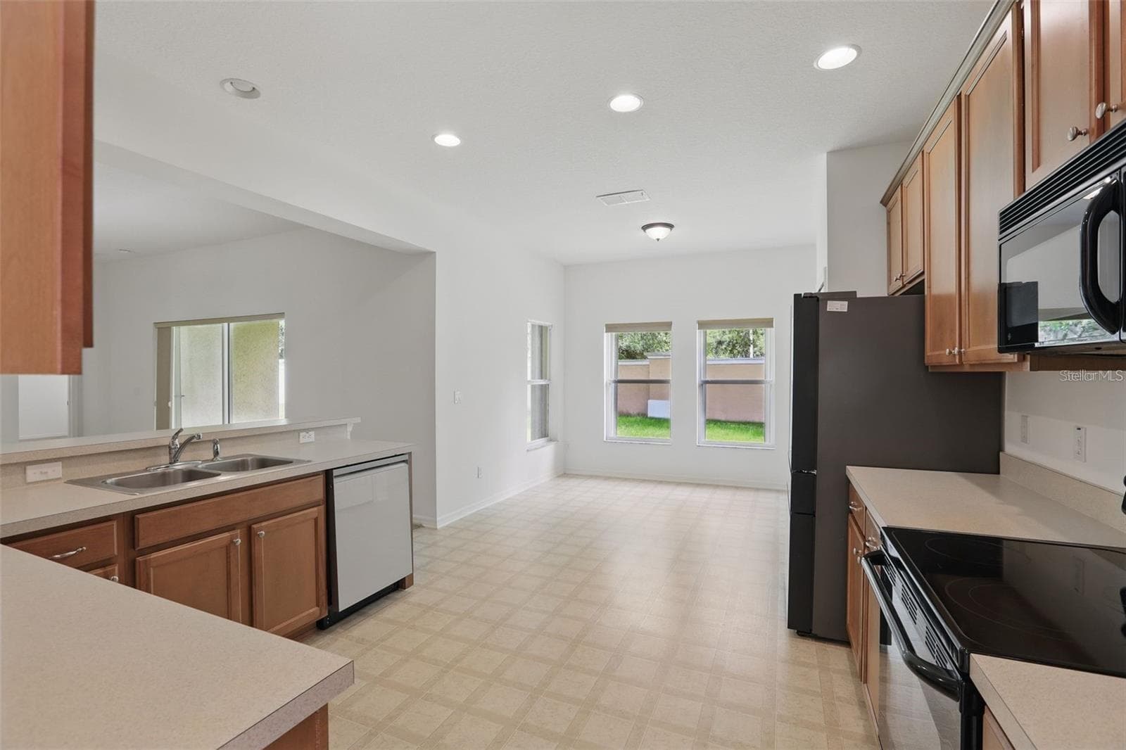 Single Family Residence at 3747 MOON DANCER PL, ST CLOUD, photo 14 of 34