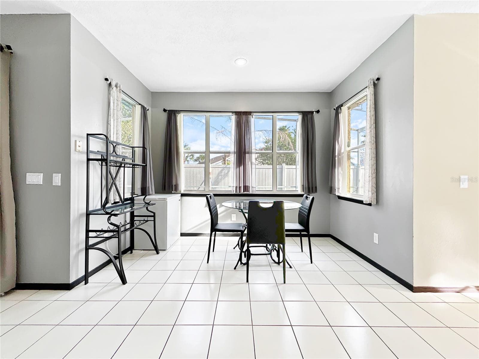 Single Family Residence at 1606 WOOD VIOLET DR, ORLANDO, photo 4 of 29