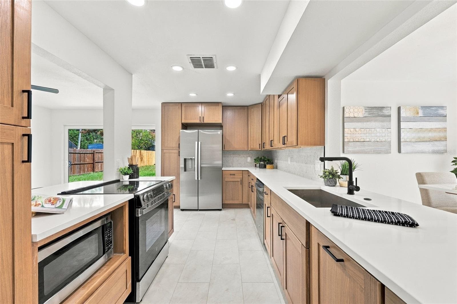 Single Family Residence at 613 CHARING CROSS CT, LAKE MARY, photo 10 of 50