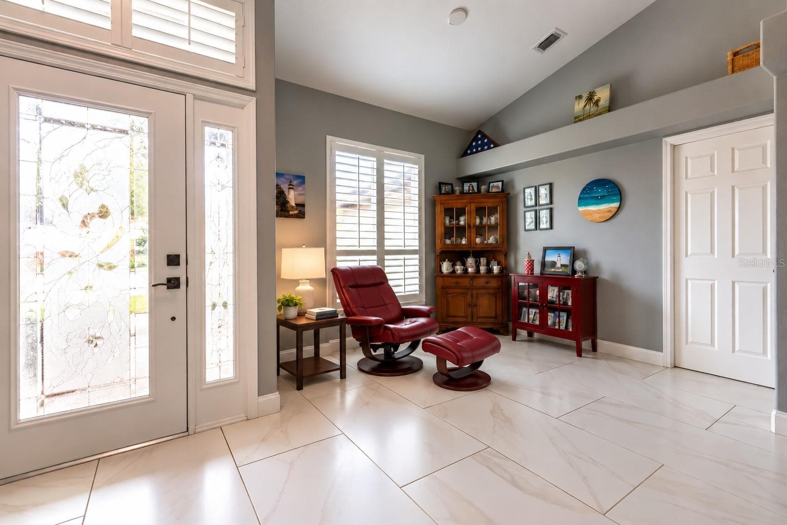 Front area perfect for reading or relaxing and the pocket door closes off the kitchen. - 4465 FAIRWAY OAKS DR, MULBERRY