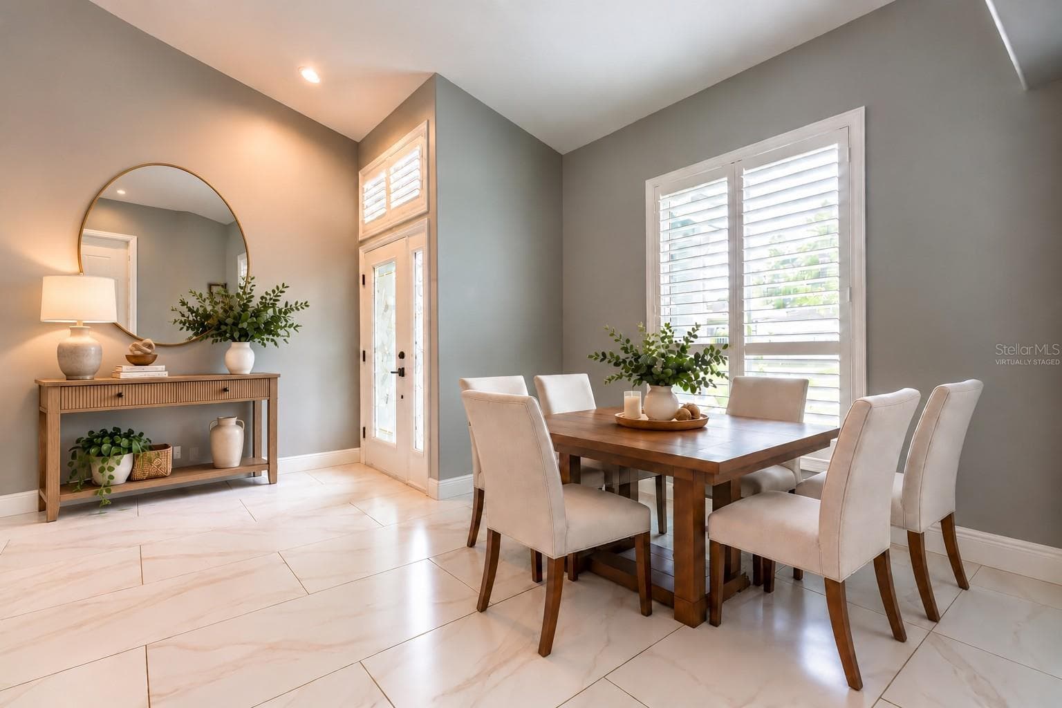 Virtually staged entrance and dining area. - 4465 FAIRWAY OAKS DR, MULBERRY