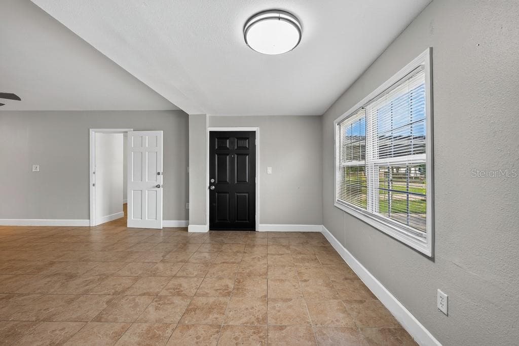 Single Family Residence at 725 STRAIN BLVD, LAKELAND, photo 3 of 78