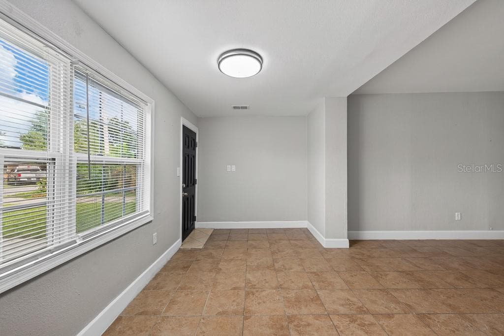 Single Family Residence at 725 STRAIN BLVD, LAKELAND, photo 4 of 78