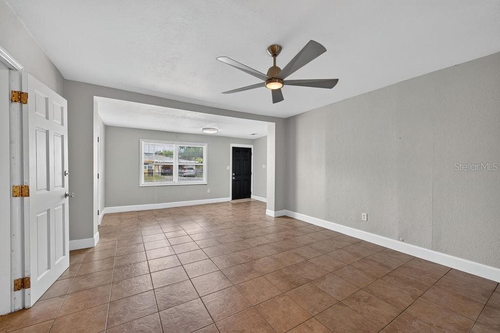 Single Family Residence at 725 STRAIN BLVD, LAKELAND, photo 9 of 78