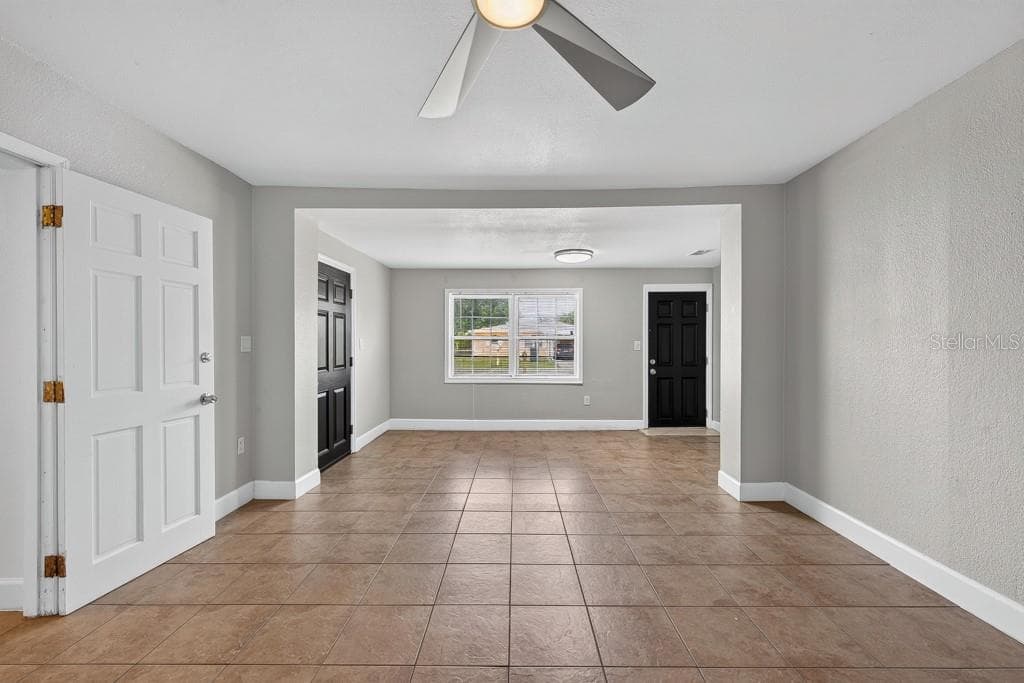 Single Family Residence at 725 STRAIN BLVD, LAKELAND, photo 11 of 78