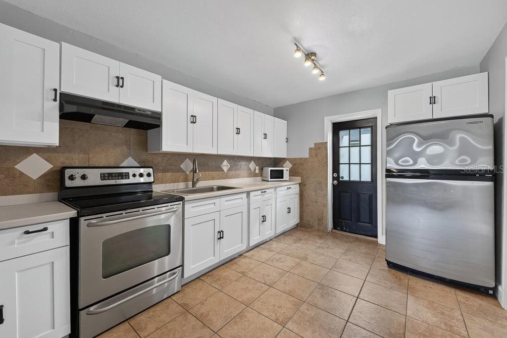 Single Family Residence at 725 STRAIN BLVD, LAKELAND, photo 16 of 78