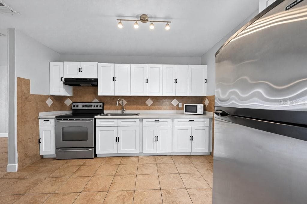 Single Family Residence at 725 STRAIN BLVD, LAKELAND, photo 17 of 78