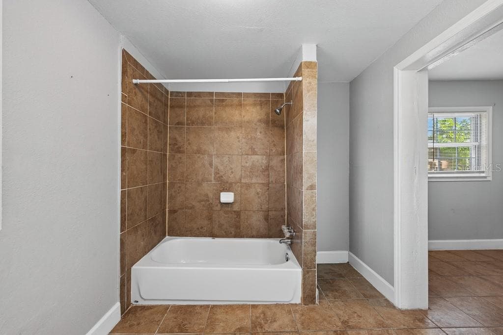 Single Family Residence at 725 STRAIN BLVD, LAKELAND, photo 27 of 78