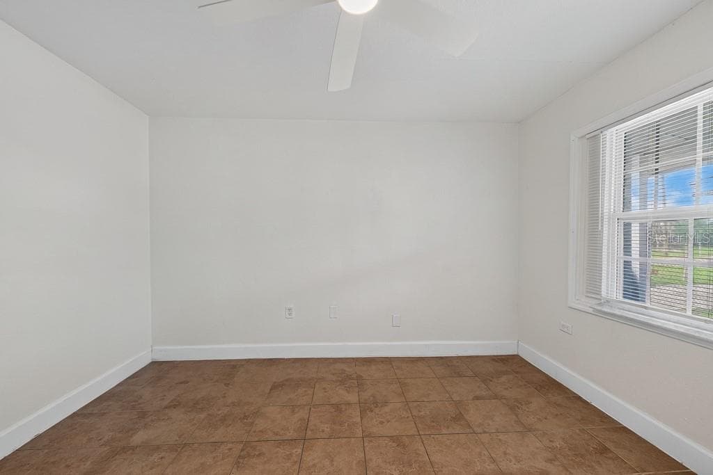 Single Family Residence at 725 STRAIN BLVD, LAKELAND, photo 32 of 78
