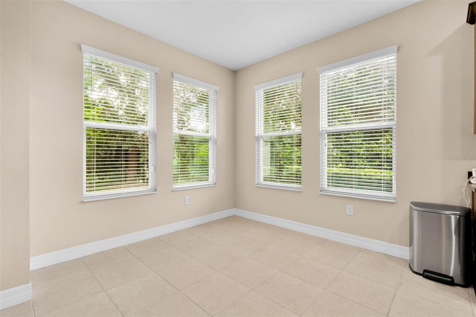 Kitchen eating area - 4432 VERMILLION SKY DR, WESLEY CHAPEL