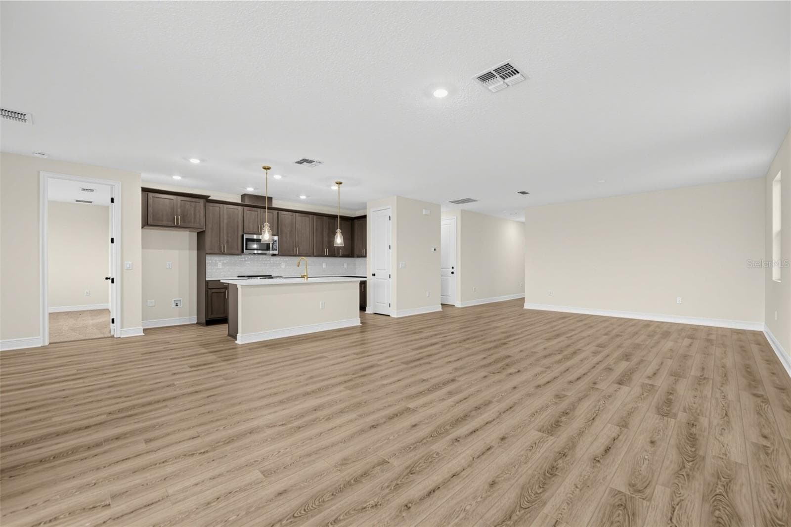 Single Family Residence at 30134 EMERALD FOREST DR, MOUNT DORA, photo 5 of 38