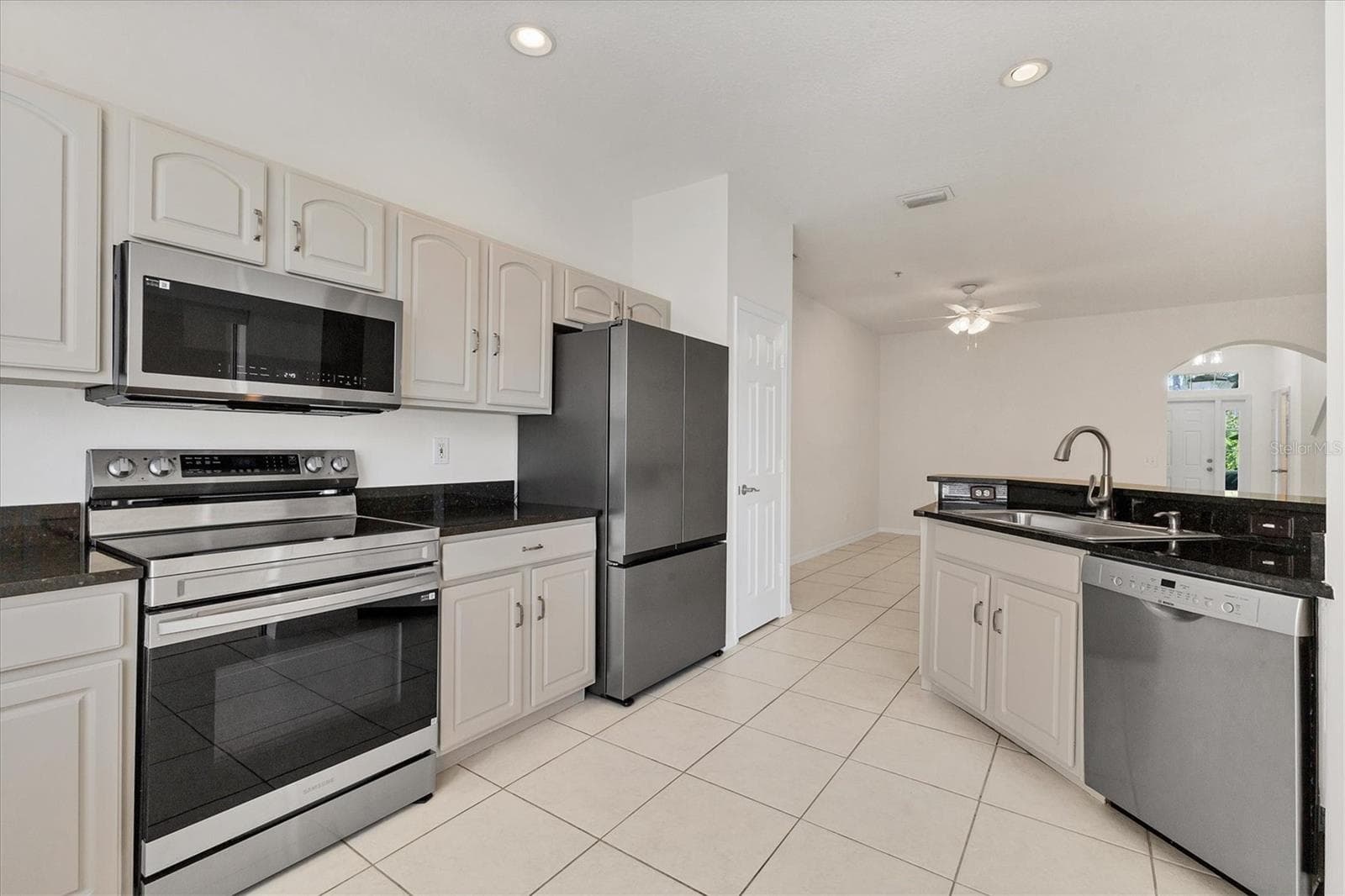 Townhouse at 4104 CRABTREE AVE, SARASOTA, photo 5 of 46