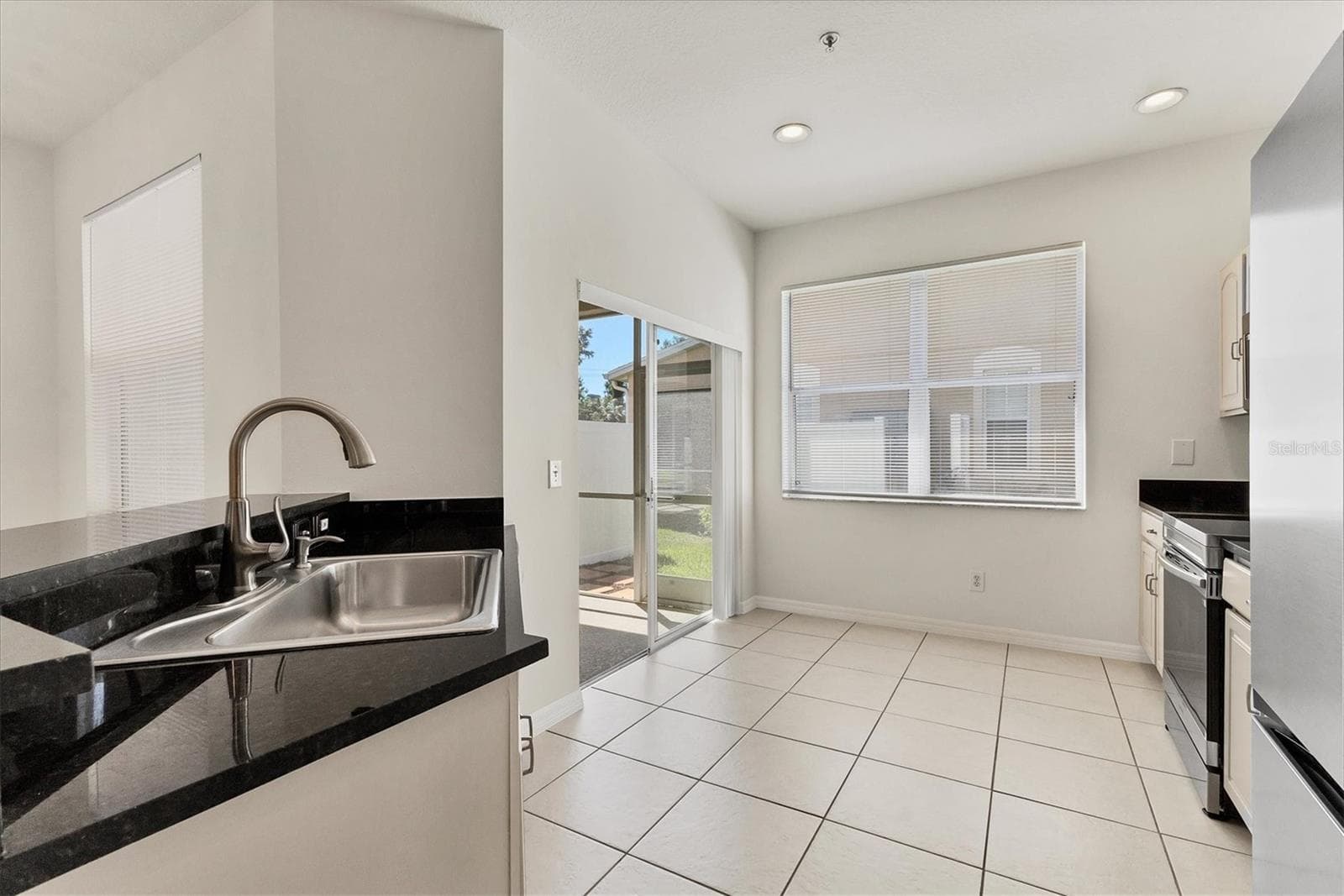 Townhouse at 4104 CRABTREE AVE, SARASOTA, photo 7 of 46