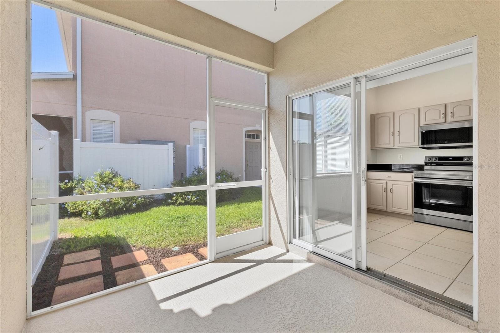 Townhouse at 4104 CRABTREE AVE, SARASOTA, photo 9 of 46