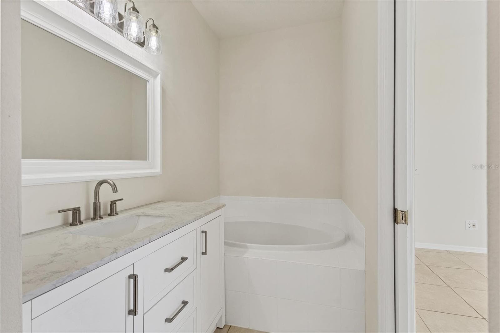 Townhouse at 4104 CRABTREE AVE, SARASOTA, photo 24 of 46