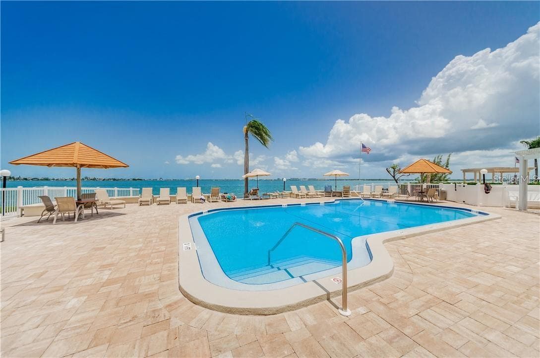 Heatedd and cooled pool right on the Bay - 6265 SUN BLVD #805, ST PETERSBURG