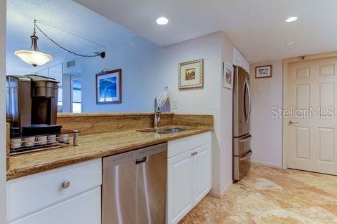 Updated kitchen with separate laundry room - 6265 SUN BLVD #805, ST PETERSBURG