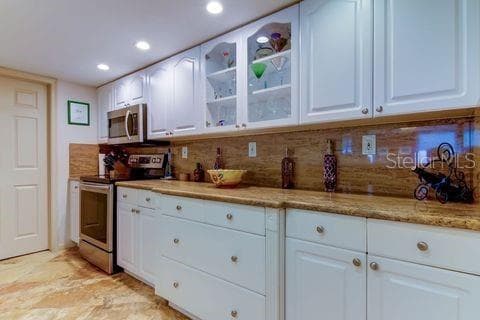 Extra counter and cabinet space - 6265 SUN BLVD #805, ST PETERSBURG