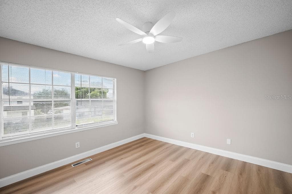 Condominium at 824 W 25TH ST, SANFORD, photo 15 of 24