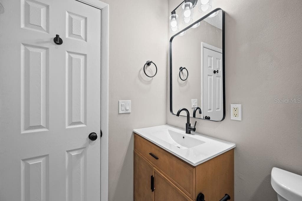 Condominium at 824 W 25TH ST, SANFORD, photo 18 of 24