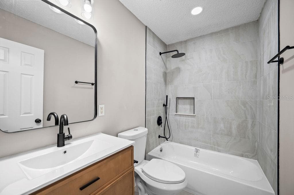 Condominium at 824 W 25TH ST, SANFORD, photo 19 of 24