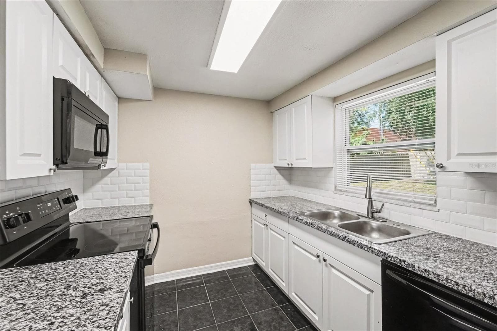 Single Family Residence at 4631 EASTWOOD LN, HOLIDAY, photo 7 of 19