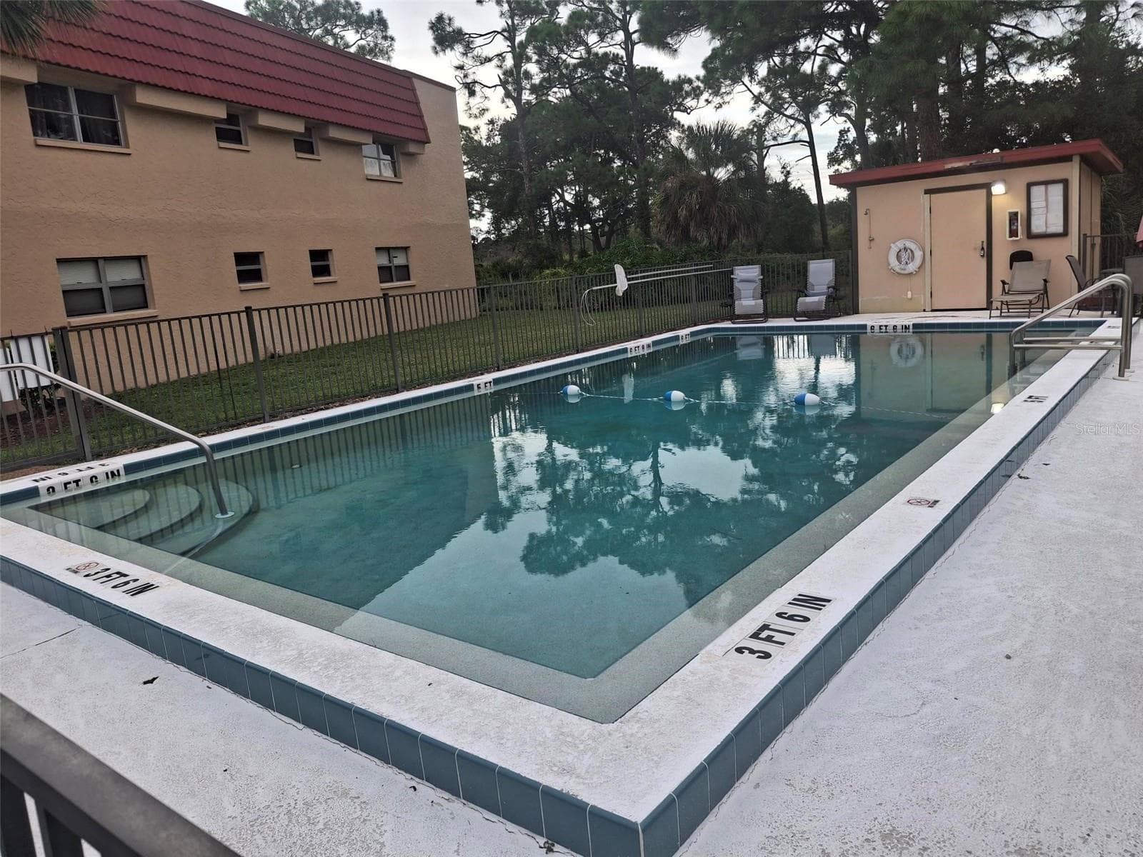 Sorrento Park Condominiums Community Pool. - 203 RUBENS DR #F, NOKOMIS