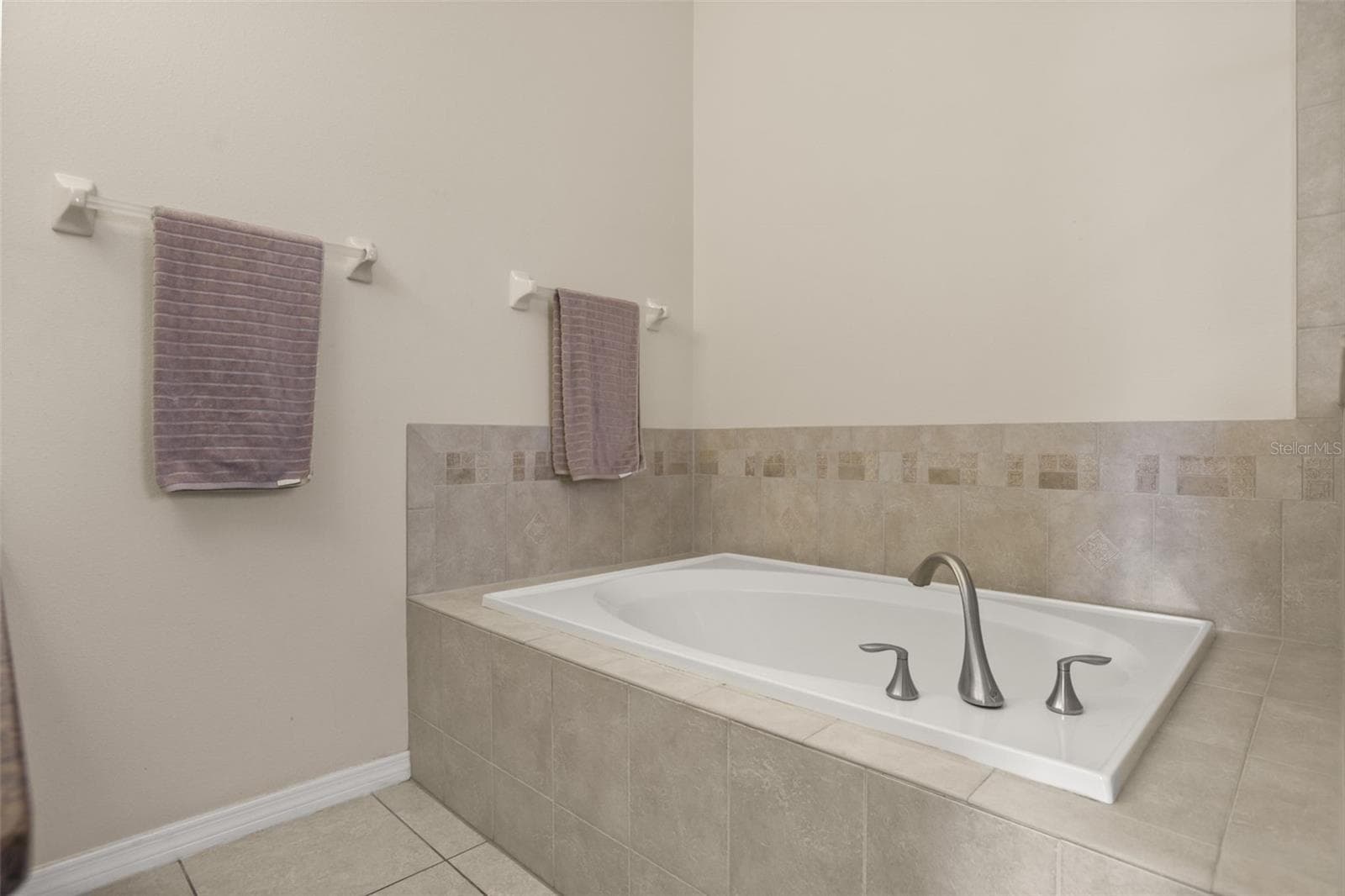 Single Family Residence at 675 BROOKESHIRE DR, DAVENPORT, photo 13 of 42