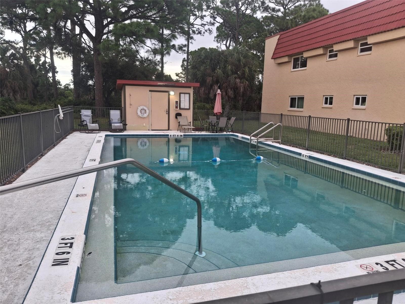 Sorrento Park Condominiums Community Pool. - 203 RUBENS DR #F, NOKOMIS