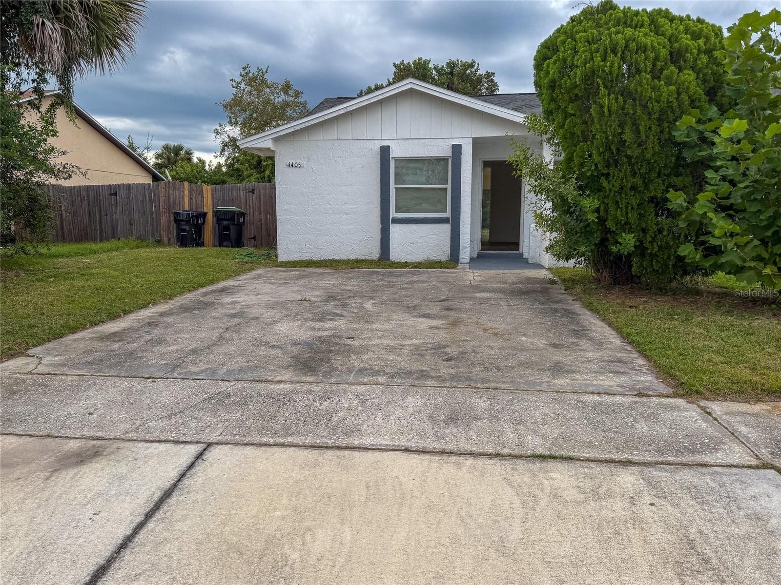 Half Duplex at 4405 CONTINENTAL BLVD, ORLANDO, photo 2 of 12