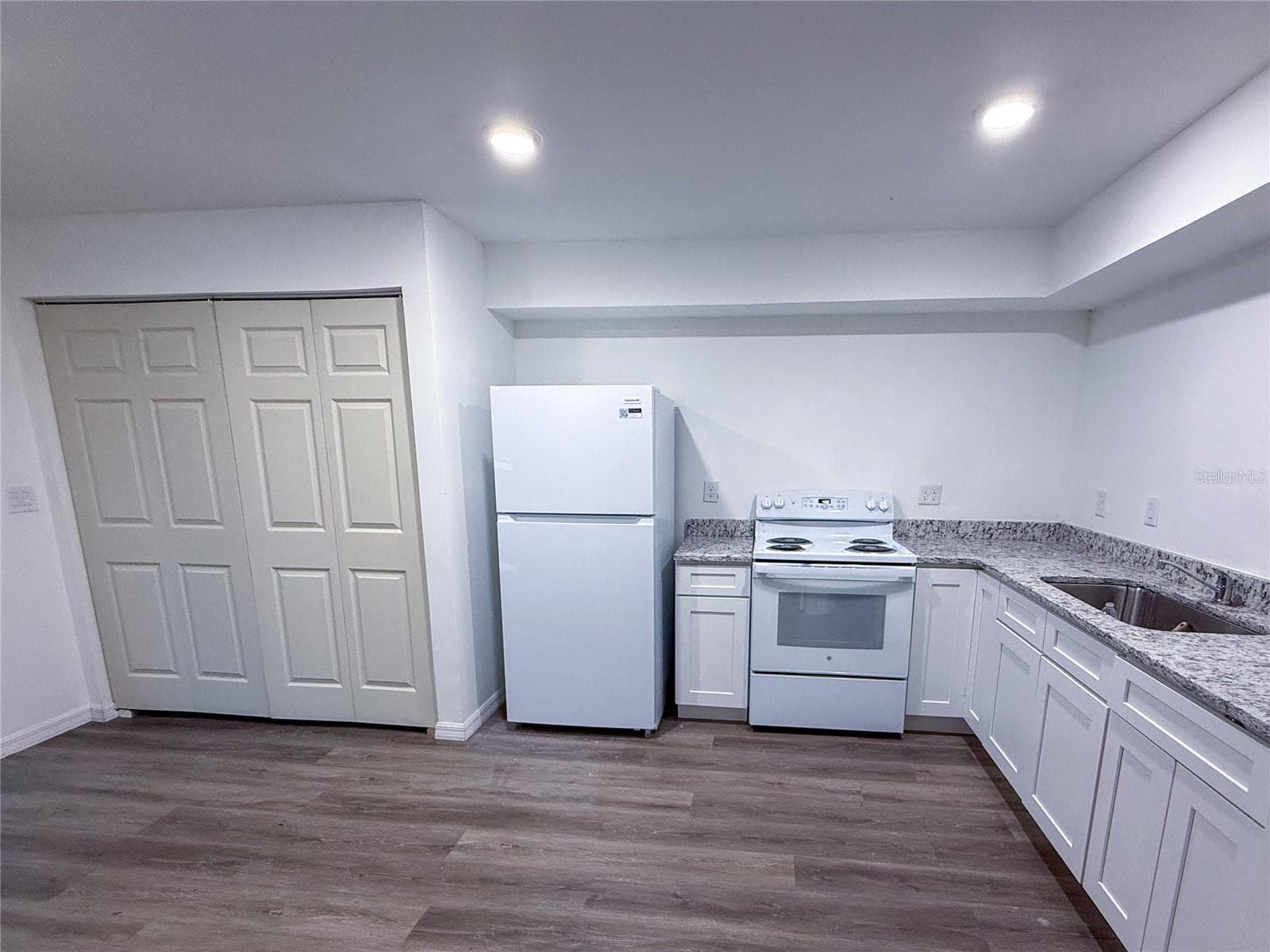 KITCHEN - 4405 CONTINENTAL BLVD, ORLANDO