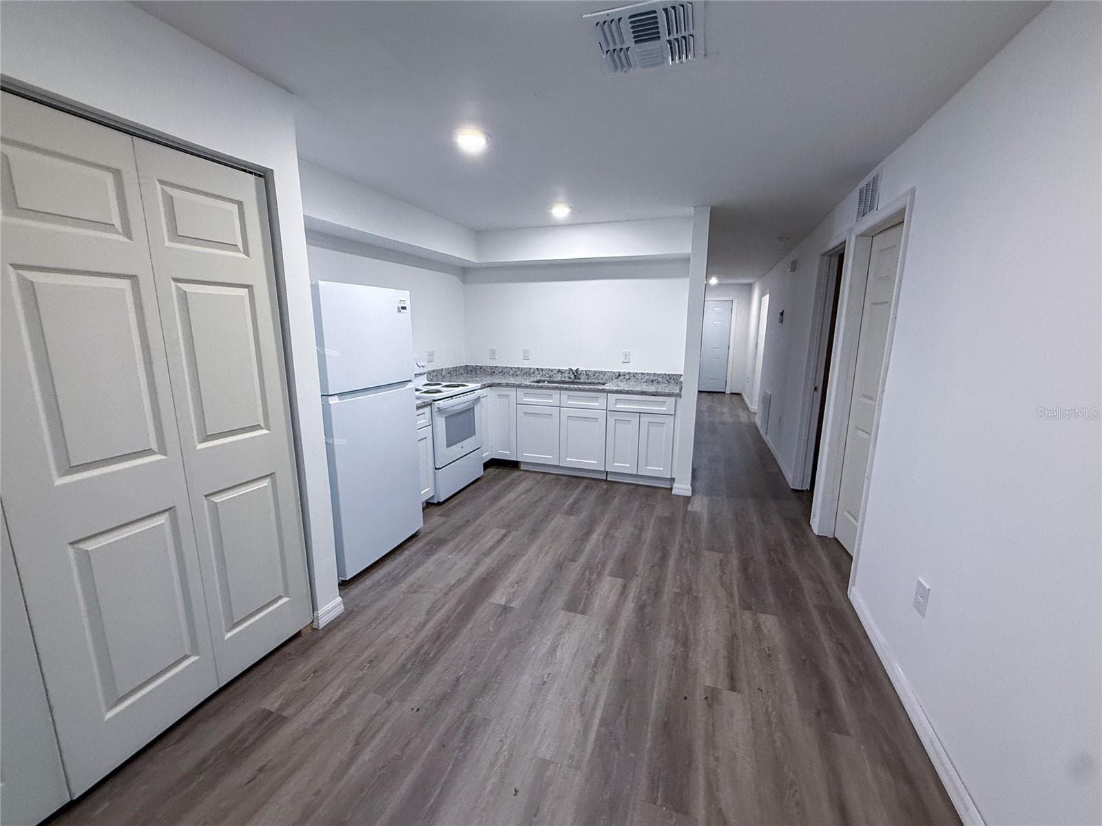 KITCHEN - 4405 CONTINENTAL BLVD, ORLANDO