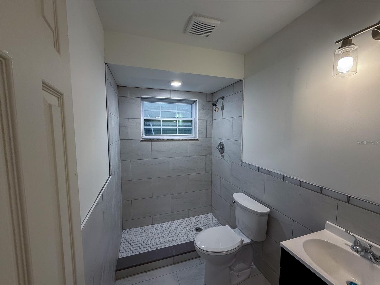GUEST BATHROOM - 4405 CONTINENTAL BLVD, ORLANDO