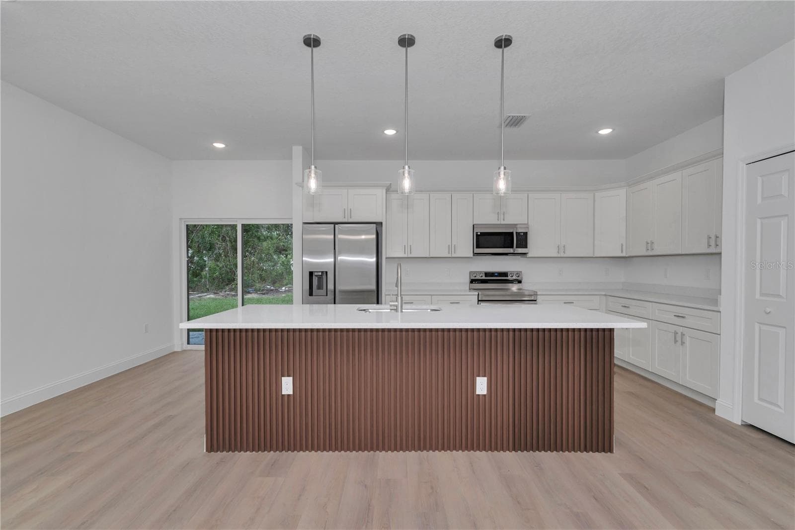 Single Family Residence at 1263 W FAN DR, CITRUS SPRINGS, photo 2 of 47